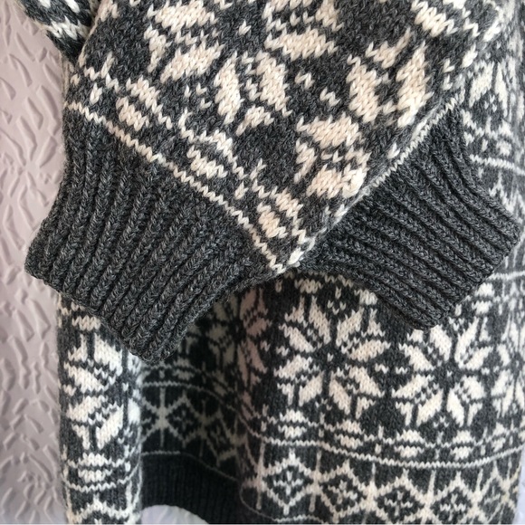 Handmade Handknit Fair Isle Winter Snowflake Wool Knit Button Up Sweater - Picture 10 of 10